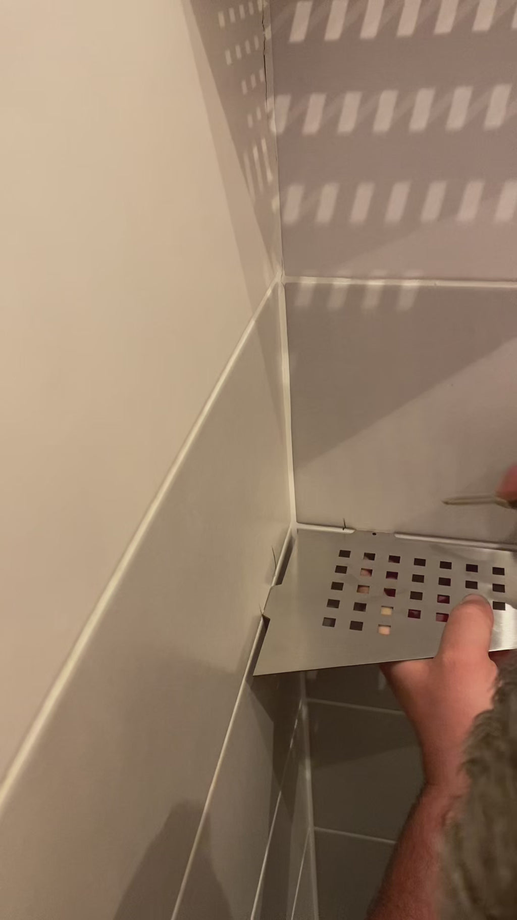 Lot de 2 etagères de douche d'angle encastrable - fixation dans le joint