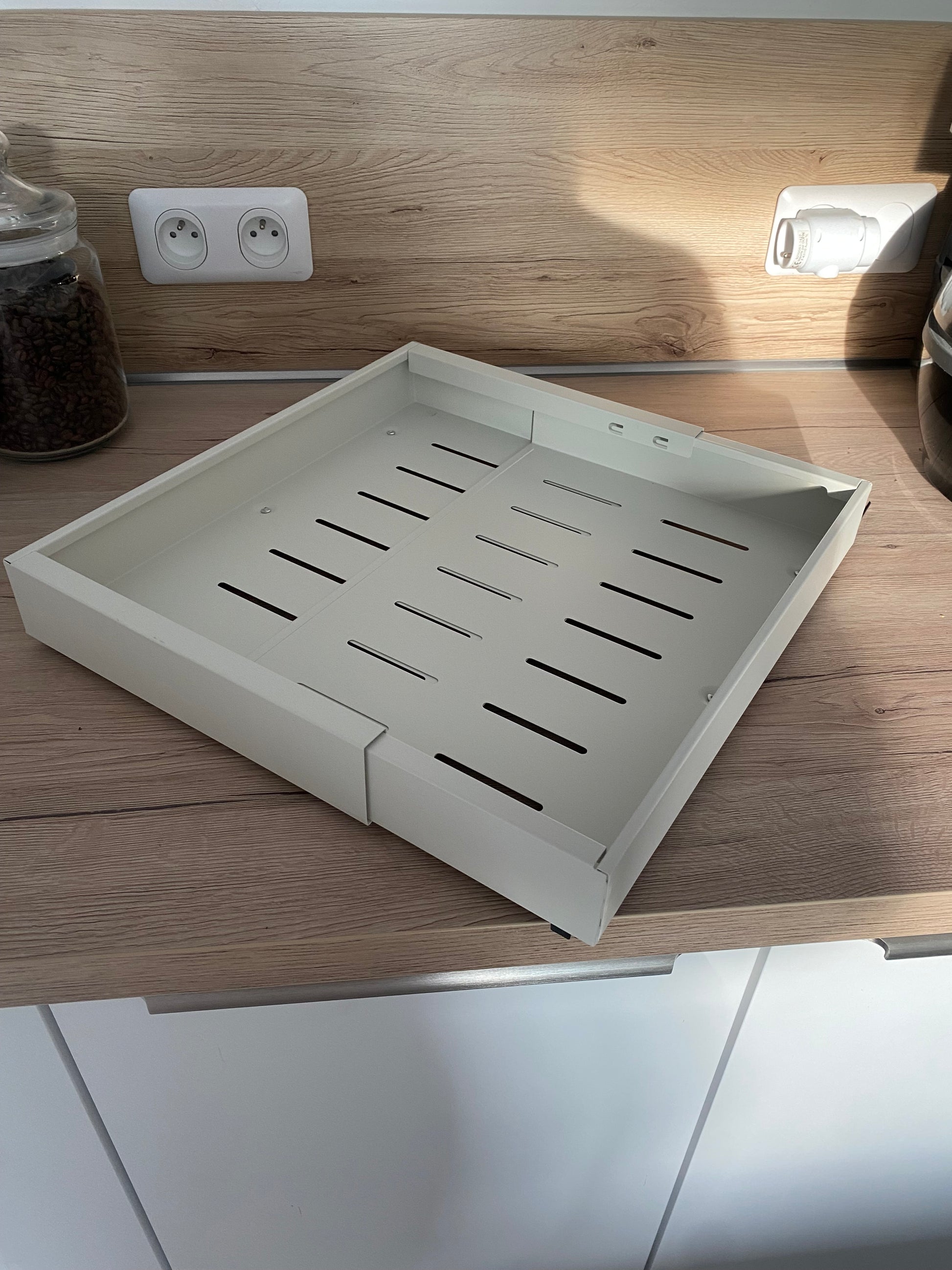 Tiroir coulissant modulable pour placard - avec ou sans fixation (inclus)