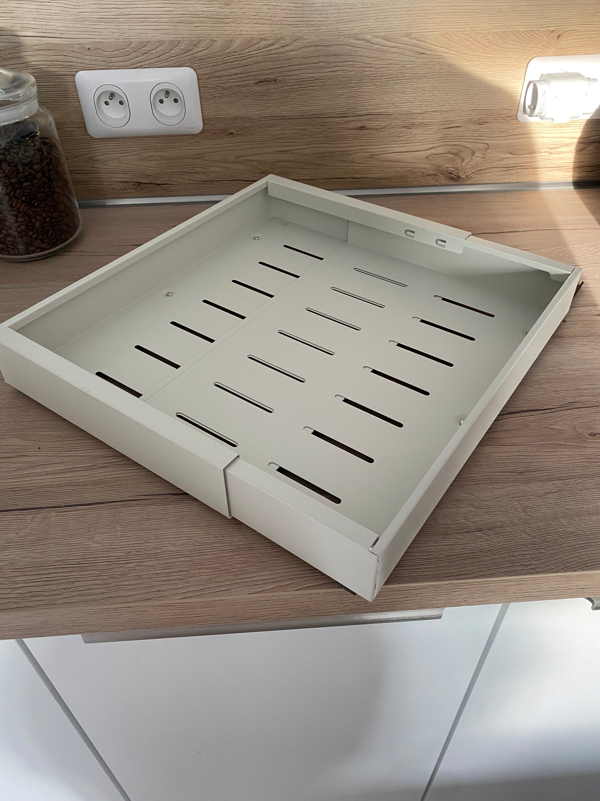 Tiroir coulissant modulable pour placard - avec ou sans fixation (inclus)
