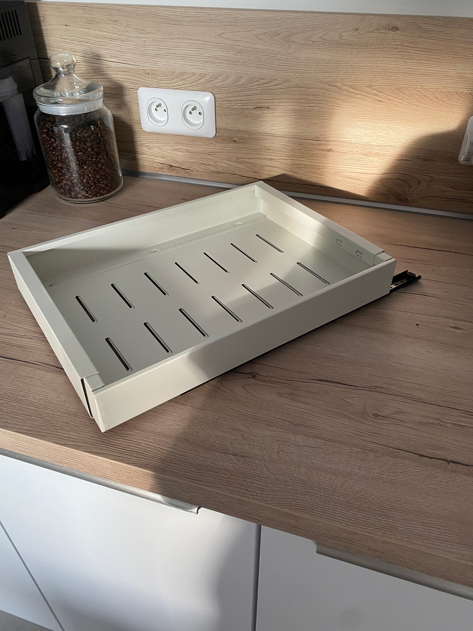 Tiroir coulissant modulable pour placard - avec ou sans fixation (inclus)